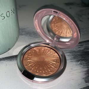 MAC Holiday Highlighter “Flare for the Dramatic”